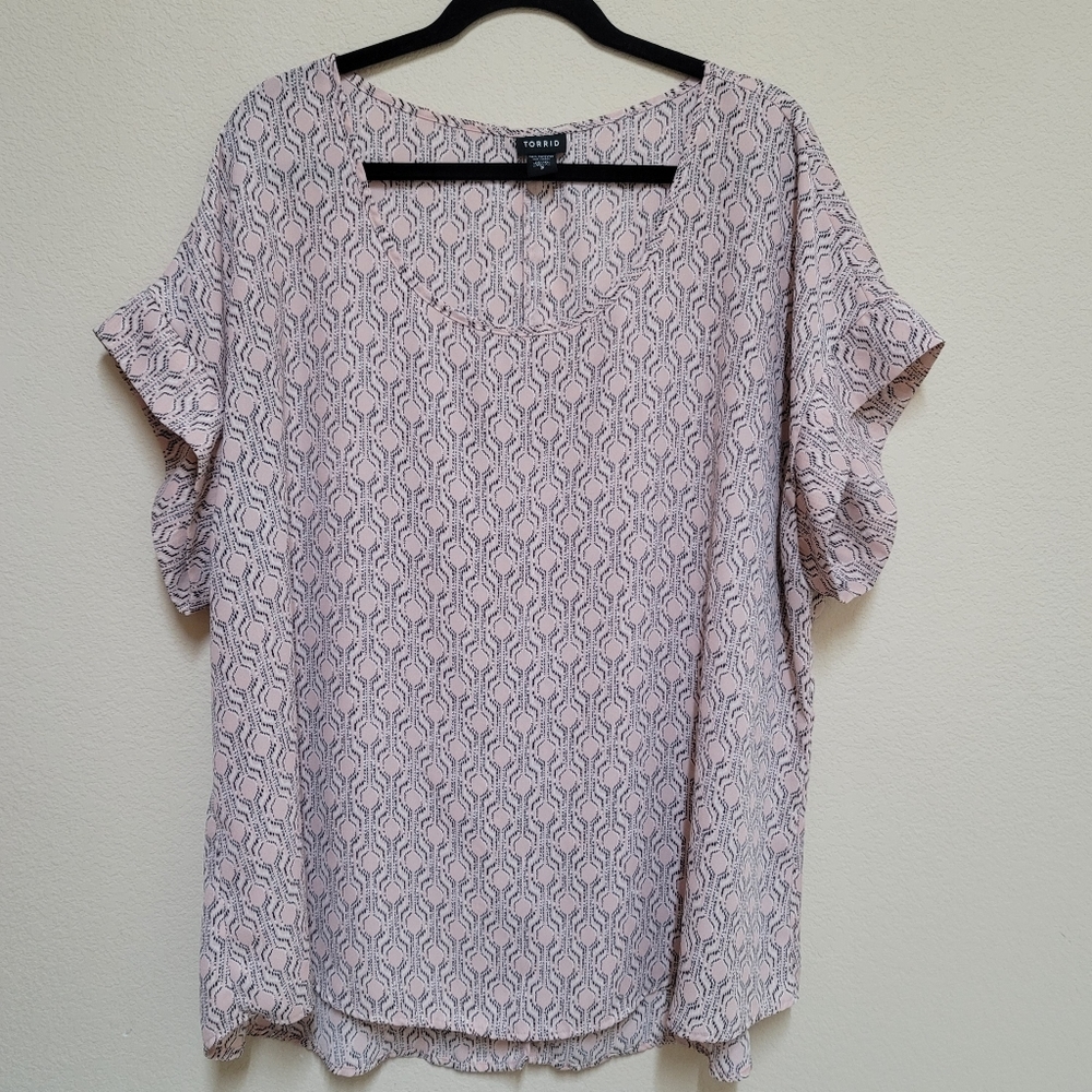 MOVING MUST GO Torrid- Plus Size Patterned Pink Top